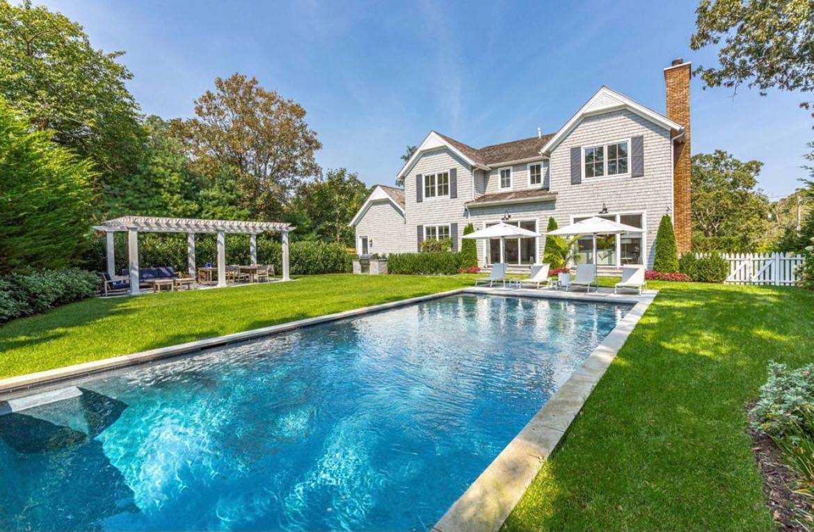55 Floyd Street — East Hampton